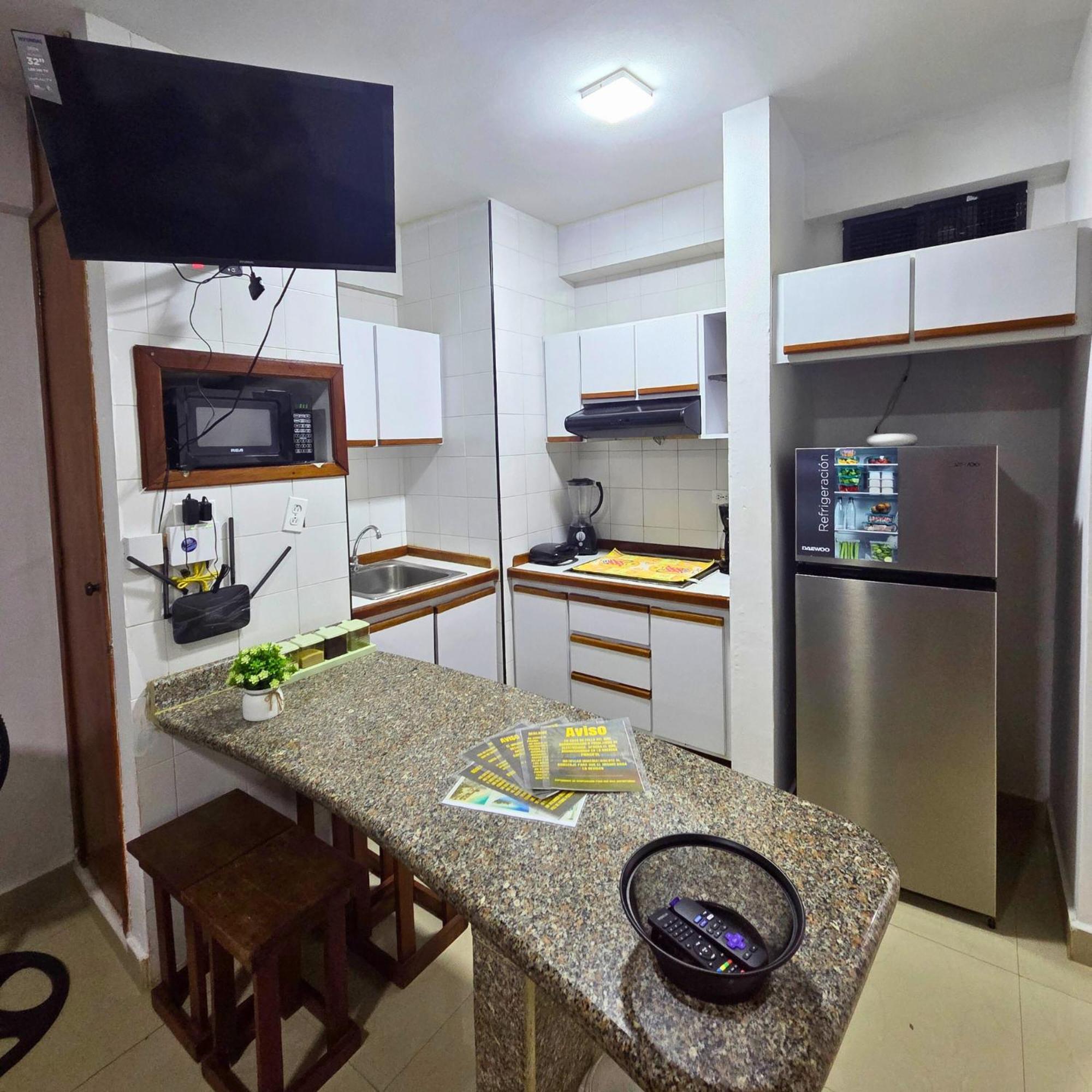 Tucacas, Frente Al Mar, Balcon, Piscina Y Playa Privada Daire Dış mekan fotoğraf