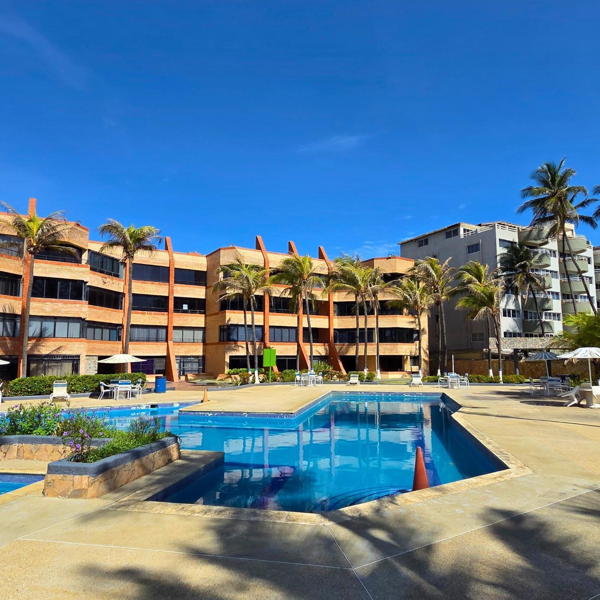 Tucacas, Frente Al Mar, Balcon, Piscina Y Playa Privada Daire Dış mekan fotoğraf