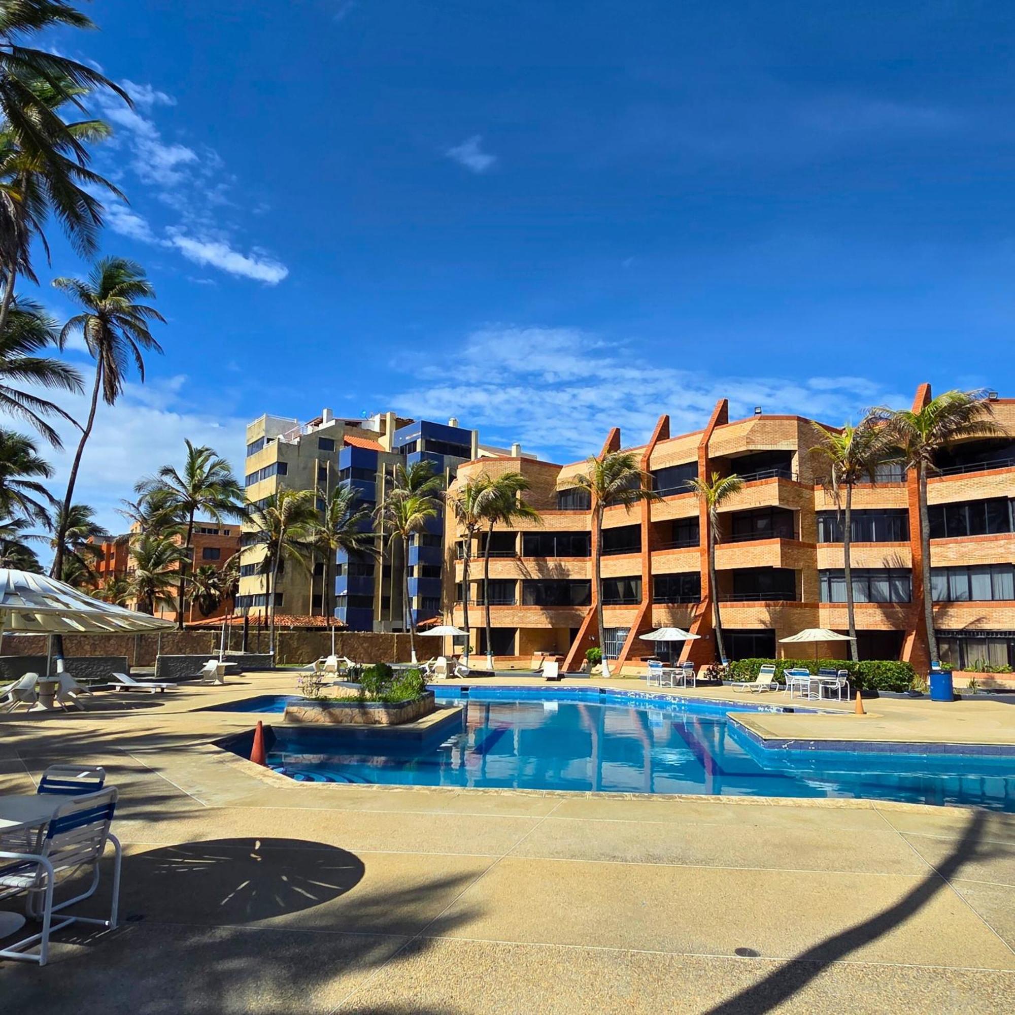 Tucacas, Frente Al Mar, Balcon, Piscina Y Playa Privada Daire Dış mekan fotoğraf
